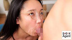 地味メガネ妻は濃厚顔射させた後にお掃除フェラで尿道を吸い尽くすのがお好き 戸田美々香 - アダルト動画 ソクミル