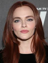 Anyone else bothered by the fact that they keep referring to Brontë as  Joe's “much younger employee” but the actors are both in their 30s and only  6 years apart IRL?