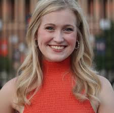 Courtney Layne's Instagram, Twitter & Facebook