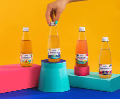 Skupina stručnjaka i specijalista okupljena na kakvu projektu ili zadatku [filmska ekipa; Kombucha By Ekipa On Packaging Of The World Creative Package Design Gallery