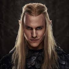 Tom Budge's Instagram, Twitter & Facebook