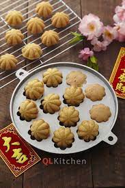Asal usul bahulu kuih bahulu ini merupakan kuih tradisional orang melayu dari zaman dahulu. Recipe Cake Recipe Kuih Bahulu Recipe Asian Desserts Malaysian Dessert Sweet Recipes