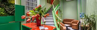 Montmartre est un bouquet fleuri sur la tête de paris. Hotel Les Jardins De Montmartre 3 Paris France