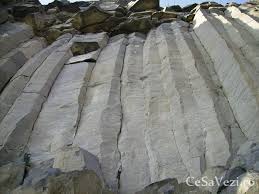 Daca intentionati sa vizitati acest castel, dar si daca doriti sa vizitati cetatea rasnov de exemplu, trebuie sa aflati ca in clipa de fata turistii pot vizita in interiorul cetatii si muzeul de arta feudal, in care. Pin On Judetul Brasov Brasov County Romania