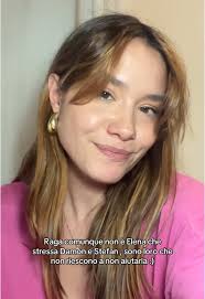 Elena e i cavaliere: chi supporta chi?