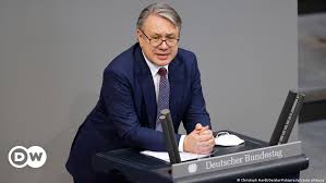 Zunächst hatte er zu den bestechungsvorwürfen. Vkbmxlbxlrmv8m