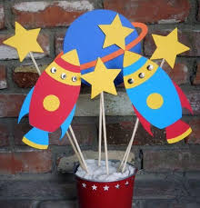 поделки своими руками к дню космонавтики в детском саду Podelki Ko Dnyu Kosmonavtiki Mnogo Idej Svoimi Rukami Dlya Detej Detskogo Sada I Shkoly Na 12 Aprelya Rakety Podelki Detskie Podelki Pervye Dni Rozhdeniya