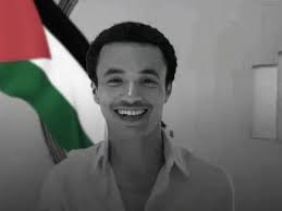 فلسطين قضية الشرفاء والأحرار في العالم" رفع العلم ثم رحل 🇵🇸 ببالغ الحزن  والأسى نزف إليكم وفاة الطالب التونسي #فارس_خالد طالب السنة الأولى بالمدرسة  العليا لعلوم وتكنولوجيات التصميم بمدينة الدندان الذي وافته