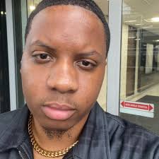 Who plays Warzone regularly and can play with me?