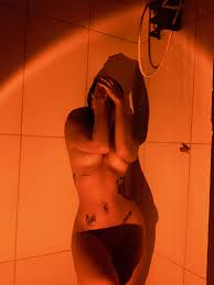 Jovem de 18 Anos Expondo a Intimidade para o Namorado