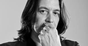 Στίχοι:γιάννης κότσιρας.μουσική:γιάννης κότσιρας ξέρω ένα γέρο τρελό, τσάντα κρατάει. Baby Boom O Giannhs Kotsiras Egine 3ana Mpampas