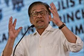 Anwar took his oath in the dewan rakyat today before speaker mohamad ariff md yusof. Malaysia S Anwar Ibrahim Expects To Become Pm In Less Than 2 Years Report Today