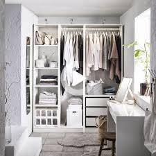 Ikea Germania Malm E Pax Possono Essere Facilmente Combinati Come In Questo Caso Con La Tabella Ikea Germani In 2020 Ikea Pax Wardrobe Ikea Pax Ikea Closet System