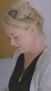 Liz and Michelle are racing against the clock to turn Amy and Phoebe’s flat  from a cold, bare space into a warm, safe, and cosy home — because everyone  deserves a place to feel loved ❤️, 📺 Rich House, ...