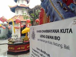 Agama katolik menggunakan kitab suci alkitab dan memiliki tempat ibadah yang sama dengan kristen protestan yaitu gereja. Lengkap Nama Tempat Ibadah Agama Islam Hindu Budha Kristen Katolik Konghucu Kitab Suci Hari Rayanya Indotrends Id