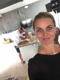 Vi kjører gladelig tur-retur Oslo-Kristiansand når Trond Moi disker opp på  kjøkkenet, Geir går på ripsslang i hagen som bader i sol, bugner av frukt  og Erik bare lar drona suse. 🎮🎬🎥