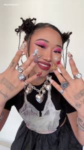 let’s get these nails in check with @essie’s ‘good as new’ nail perfector  💅🏻 #essiePartner #ad