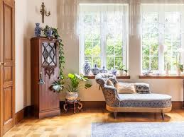 Now that thanksgiving has past, it is time to get out the christmas decor! How To Decorate In The English Country Style