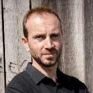 Le journaliste français olivier dubois déclare dans une vidéo diffusée sur les réseaux sociaux avoir été enlevé le mois dernier dans le nord du mali par le groupe de soutien à l'islam et aux musulmans (gsim), branche locale d'al qaïda, et appelle les autorités. Olivier Dubois Directeur Du Theatre Bordeaux Improvidence Linkedin