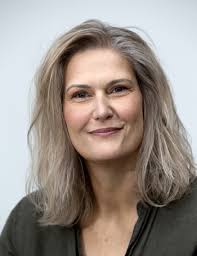 BOOK OF ABSTRACTS Building a Healthy Ireland: Promoting Health and  Wellbeing in Educational Settings 13th June 2019 NUI Galway 2