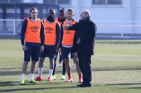 Une sélection de 23 joueurs dont fait partie fayçal fajr (sm caen). Football Pour Rolland Courbis La Moitie Des Joueurs De Caen Ne Sont Pas A Leur Niveau Sport A Caen