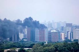 Isso tem a ver com a politização e polarização de tudo na sociedade brasileira hoje? Bombeiros Combatem Incendio Em Predio Na Zona Oeste De Sp