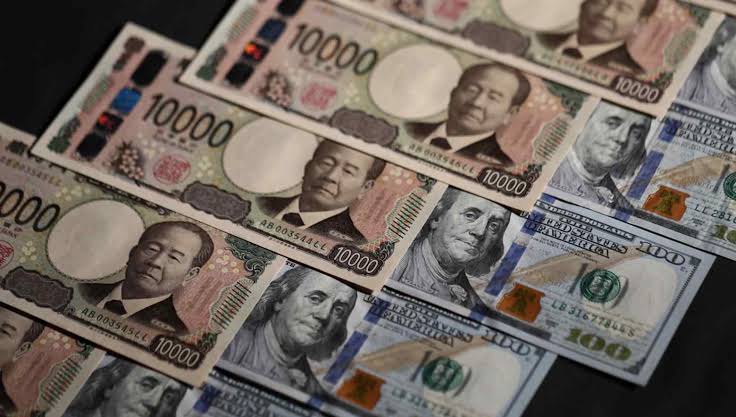 Yen briefly drops to upper 154 to dollar after strong US jobs data - Nikkei  Asia