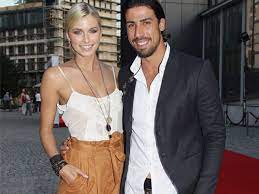 Hochzeit vorerst auf eis gelegt. Lena Gercke Und Sami Khedira Hochzeit Im Sommer Intouch