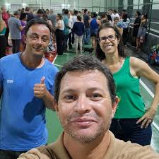 Noite impar na reinauguração da reforma da quadra do E.M.E.F. Leonor Miguel  Feu Rosa. "Obs. Estudei nos anos 90 nesta escola". O Prefeito da Serra  @weversonmeireles em solenidade inaugurou a reforma da