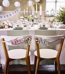 Zarte, weiße frühlingsblumen bringen frische und schönheit zum festtag. Hochzeitsdeko Dekoideen Fur Den Tag Der Liebe