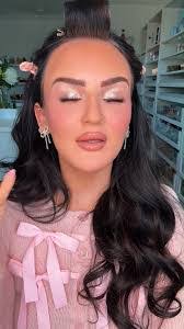 Josette Wade's Instagram, Twitter & Facebook