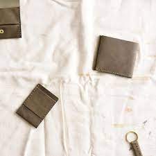 herz ヘルツはinstagramを利用しています 緻密でしなやかな馬革シリーズ オリーブカラーで作る10型が販売開始 オンラインショップで完売次第終了です ネオミニマムパスケース nsa 37 new ファスナーポーチ nsa 38 new お散歩ポーチ nsa 39