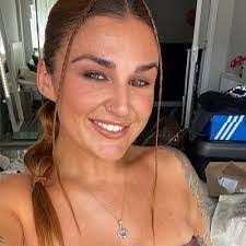 Melinda Wakefield's Instagram, Twitter & Facebook