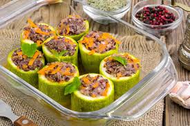 Tritate grossolanamente due terzi della polpa delle zucchine. Ricetta Zucchine Ripiene Con Riso Rosso E Verdura Scelte Per Te