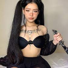 Bella poarch aka nairee taylor is 23 years old and from hawaii, united states. Bella Poarch Tiktok Star Wikipedia Bio Alter Hohe Gewicht Freund Ethnizitat Vermogen Fakten Starsgab Tik Tok Star Bio