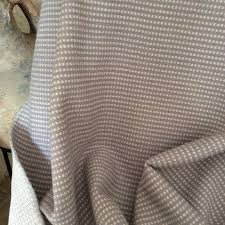 La chaise de repas sando est l'alliée parfaite de vos repas en famille ou entre amis. Drap De Laine Gris Et Blanc Tissu Tapissier Pour Fauteuil Canape
