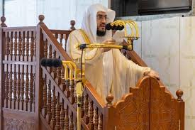 أكد حساب معتقلي الرأي في السعودية اعتقال إمام الحرم المكي الشيخ بندر بن عبد العزيز بليلة أربعة أيام قبل الإفراج عنه السبت، وكشف عن عدد كبير من معتقلي الرأي الذين يقبعون في سجون المباحث، ويعاني بعضهم من ظروف صحية صعبة. Ù†Ø¯Ø± Ø¨Ù„ÙŠÙ„Ø© ÙÙŠ Ø®Ø·Ø¨Ø© Ø§Ù„Ø¬Ù…Ø¹Ø© Ø³Ø¨Ø­Ø§Ù†Ù‡ Ù‚Ø§Ø¦Ù… Ø¨Ø§Ù„Ø¹Ø¯Ù„ ÙÙŠ ØªÙˆØ­ÙŠØ¯Ù‡ ÙˆÙ‚Ø§Ø¦Ù… Ø¨Ø§Ù„ÙˆØ­Ø¯Ø§Ù†ÙŠØ© ÙÙŠ Ø¹Ø¯Ù„Ù‡ ÙˆØ¨Ø§Ù„Ø¹Ø¯Ù„ ÙˆØ§Ù„ØªÙˆØ­ÙŠØ¯ ÙŠÙ„ØªØ¦Ù… Ø§Ù„ÙƒÙ…Ø§Ù„ ØµØ­ÙŠÙØ© ØµØ±Ø§Ø­Ø© Ø§Ù„Ø§Ù„ÙƒØªØ±ÙˆÙ†ÙŠØ©