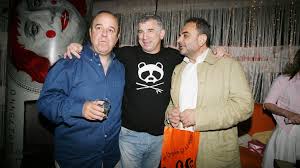 Ο πέτρος φιλιππίδης έχει κούκλα σύζυγο. Petros Filippidhs To Mhnyma Toy H8opoioy Gia To Neo Mega Znews