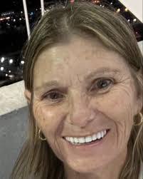 Lois Groves's Instagram, Twitter & Facebook