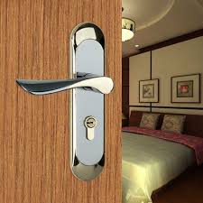 إصلاح مقابض الأبواب كيفية إصلاح مقبض الباب على الهياكل البلاستيكية الداخلية في الشقة كيفية إصلاح نموذج جولة مع المفاجئة