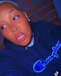 POPEYES EMPLOYEE QUITS ON THE SPOT, ALLEGES THEY WERE TOLD TO COOK CHICKEN  THAT FELL ON THE FLOOR St. Louis, MO