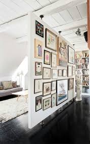 Kamu bisa mengecat ulang kotak ini dengan warna putih atau membiarkan rak kayu ini dalam warna aslinya. Bikin Makin Cantik 10 Partisi Ruangan Ini Bisa Kamu Terapkan Di Rumah