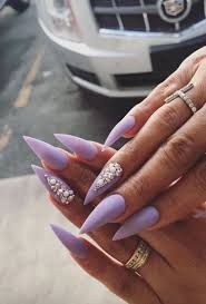 Check out this tutorial to find out! Video Como Fazer Unhas Decoradas De Forma Facil Veja Agora Shiny Nails Designs Stiletto Nails Designs Purple Stiletto Nails
