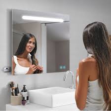 Hochwertige kristallspiegel lassen sich optimal mit einer leuchte kombinieren. Kalb Led Spiegel Luna 80x70 Cm Usb Ports Anti Beschlag Badspiegel Beleuchtet Lichtspiegel Badezimmer Heizung Kalb Licht Mobel Fur Leuchten Online Einkaufen