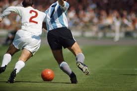 La argentina no debía ganar en wembley. Rivalidade Argentina X Inglaterra Faz 50 Anos Os Cartoes No Futebol Tambem Esporte Uol Esporte