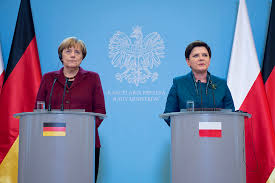 Rządy premier szydło spotkały się ze skrajnie pozytywnymi, jak i negatywnymi opiniami. File Angela Merkel Beata Szydlo 2017 02 07 11 Jpg Wikimedia Commons