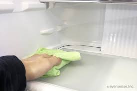 冷凍庫の霜取り方法 びっしりついた氷をカンタンに取る方法がある 霜 冷凍庫 掃除
