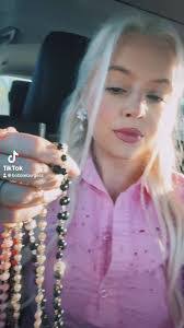 Bobbie Burgess's Instagram, Twitter & Facebook