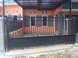 Gambar diatas merupakan salah satu model pagar besi minimalis dengan tembok. Download Gambar Pagar Besi Minimalis Pagar Rumah