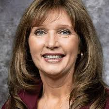 Donna Maki's Instagram, Twitter & Facebook